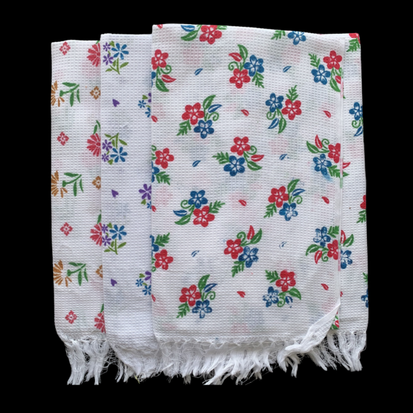 304098 :: T WHITE KING PRINT 26X56